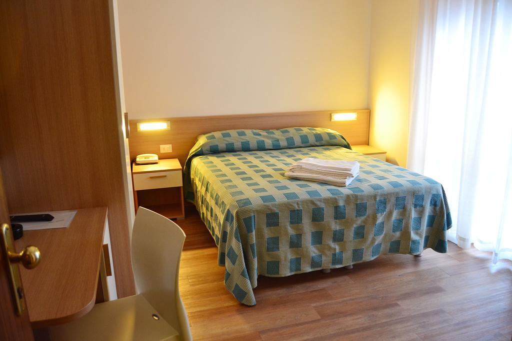 Hotel Midi Lido di Jesolo Exteriör bild