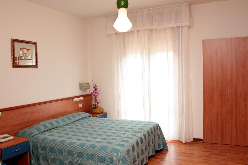 Hotel Midi Lido di Jesolo Exteriör bild
